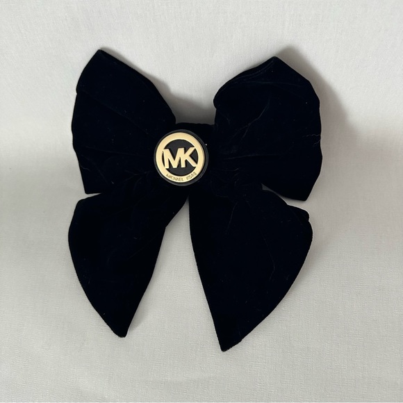 Black Velvet Bow Hair Clip - Picture 7 of 16